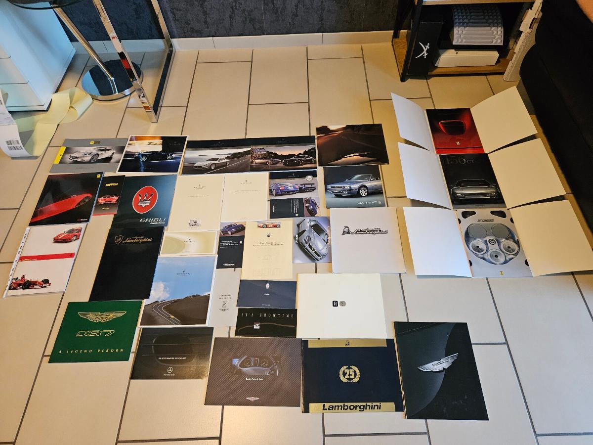 Verkaufsprospekte Ferrari , Lamborghini , Maserati , Aston Martin etc.