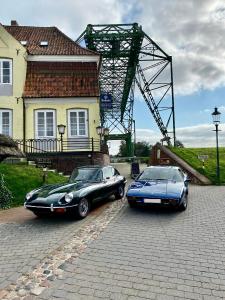 2021- E-Type und Dino.jpg