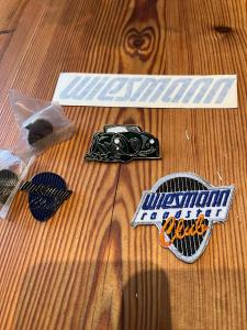 Wiesmann Pins, Aufnäher und Aufkleber