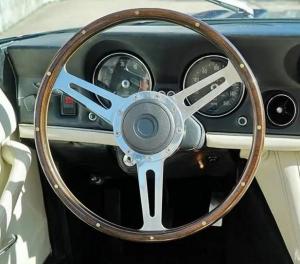 lenkrad3.thumb.jpg.a96eeb1ca06ecabb87c5143bc2e94a83.jpg