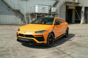 Lamborghini Urus 2022 mit wenig KM