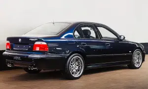 bmw-m5-w10-2.thumb.webp.5055b2adc5c78d4934e43c1e53a1a20a.webp